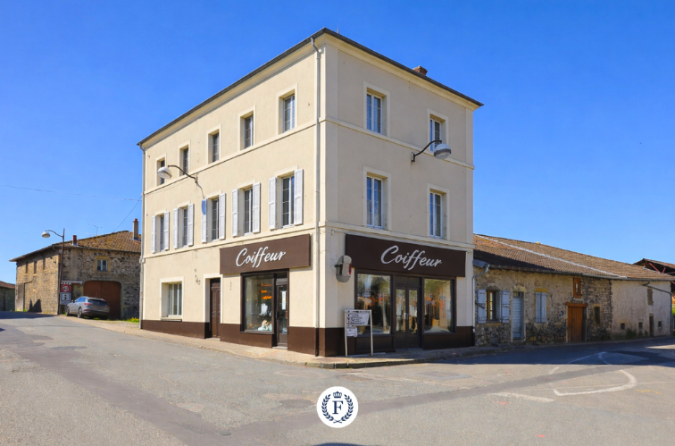 EXCLUSIVITÉ GRANDE MAISON DE VILLAGE DE 200 M2 À RÉNOVER